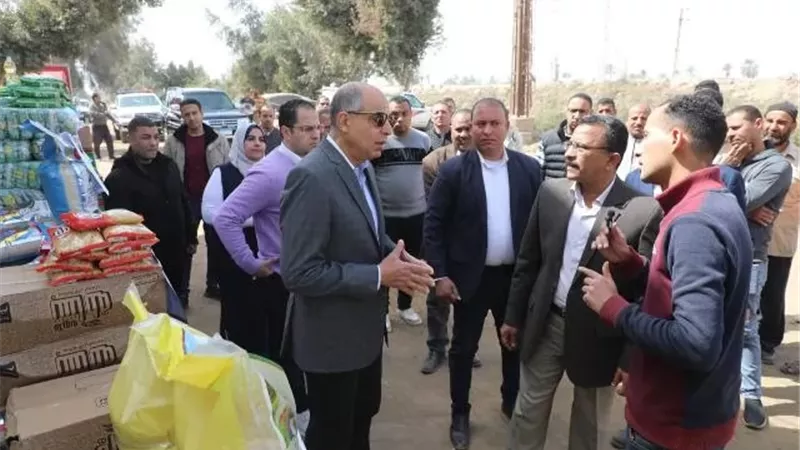 كدواني يتفقد مخزنًا لتعبئة السلع الغذائية بقرية بني عبيد
