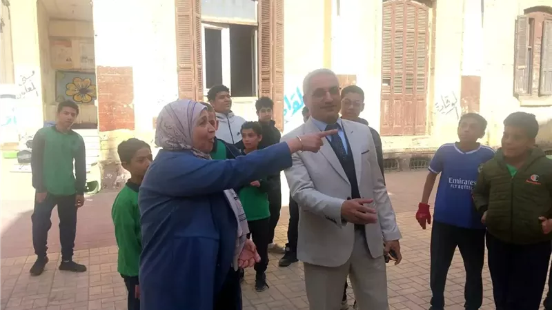 جولة مفاجئة لوكيل تعليم القاهرة بمدرستي الأندلس والزعفران بالوايلي