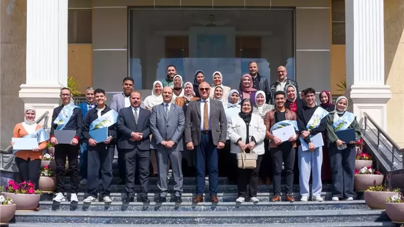 محافظ الإسكندرية يكرم الطلاب الفائزين بالمركز الأول على الجمهورية