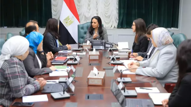 وزيرة التضامن تستعرض جهود الوزارة في مجال الحماية الاجتماعية