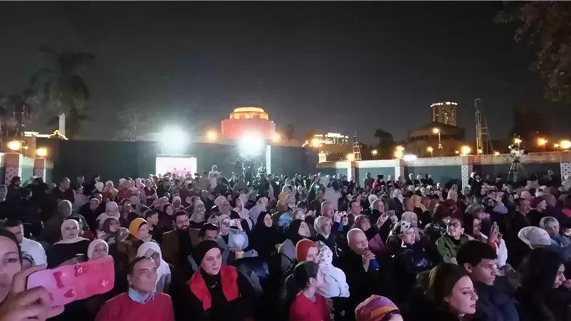 إقبال جماهيري على 