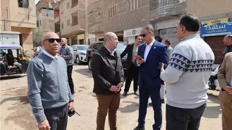 محافظ الجيزة يتفقد أعمال رفع تراكمات المخلفات