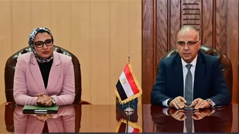 وزيرالري ومحافظ الوادي الجديد يناقشان حماية الخزان الجوفية