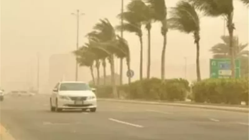 تحذيرات المرور من العاصفة الترابية منعا لوقوع الحوادث