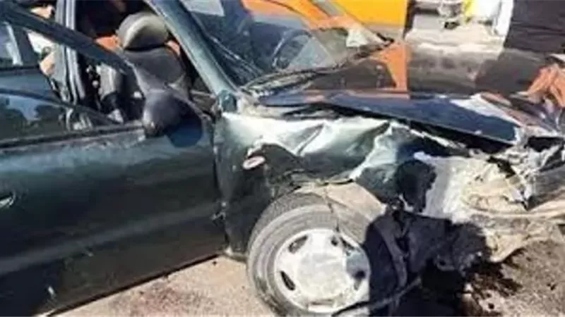 انتداب لجنة فنية من إدارة المرور لفحص حطام السيارتين الملاكي بقنا