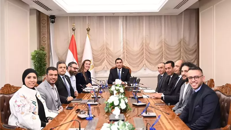 وزير الرياضة يستعرض خطة الاتحاد المصري للريشة الطائرة خلال الفترة المقبلة