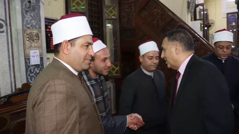 محافظ القليوبية يؤدي صلاة التراويح ويشهد احتفالية ليلة القدر