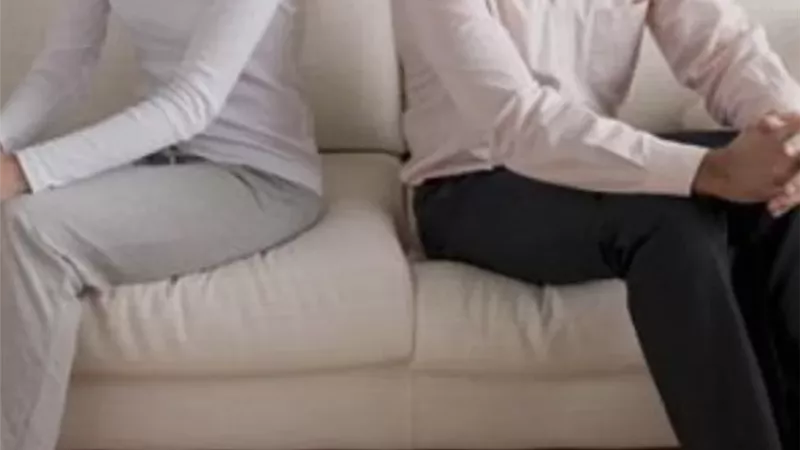 بيان حكم امتناع المرأة عن زوجها ومساومته على ذلك