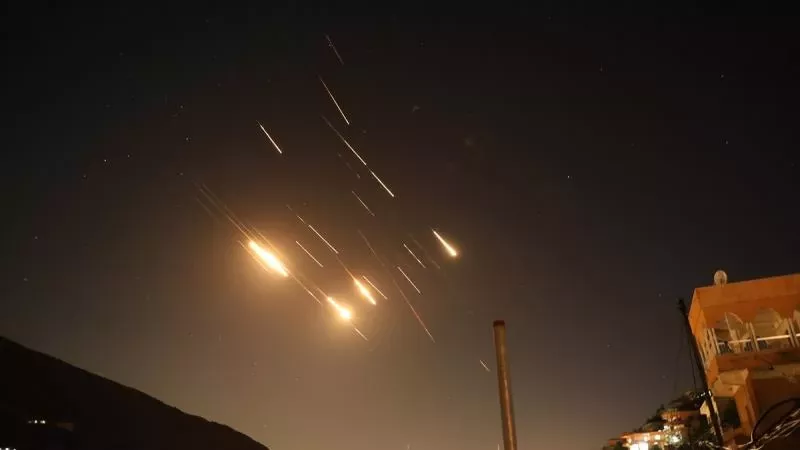قصف متبادل بين إيران وإسرائيل وانفجارات في طهران وتل أبيب
