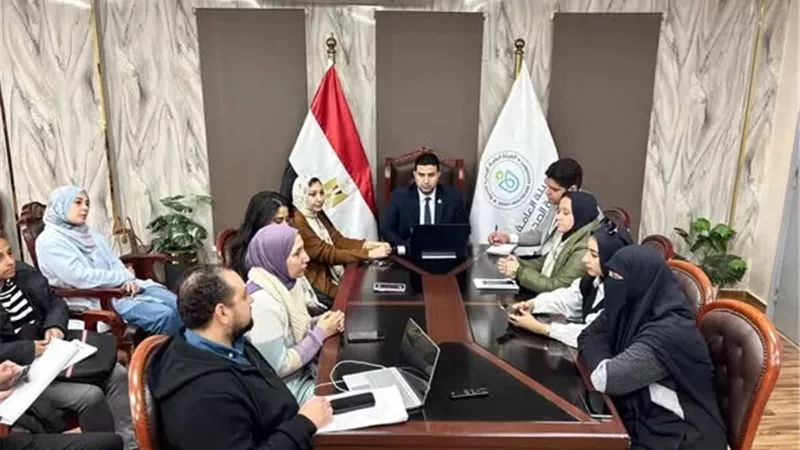 مدير هيئة الرعاية الصحية بالإسماعيلية يستعرض خطة مكافحة العدوى