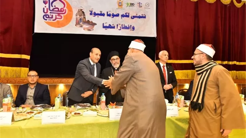 محافظ أسيوط يشهد إفطارًا جماعيًا بمطرانية الأقباط الكاثوليك