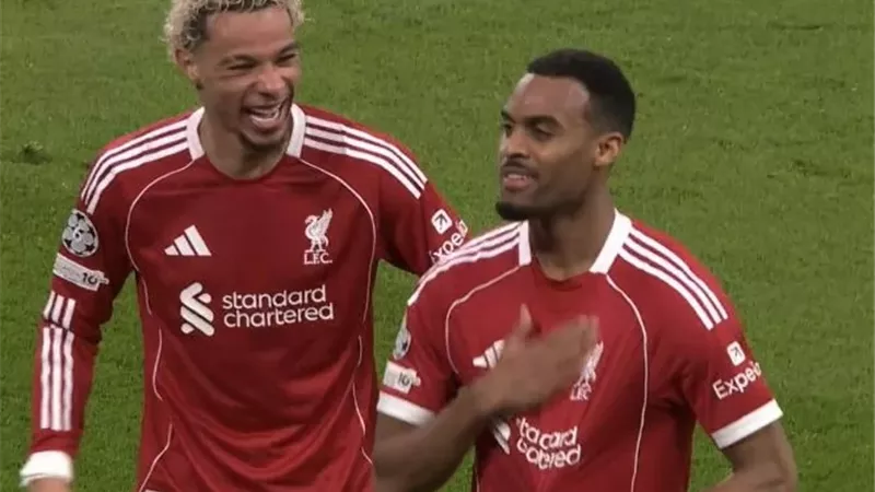 ليفربول يضرب شباك جالطة سراي بالهدف الـ 3