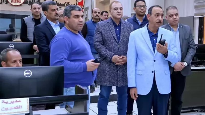 راشد يتابع من مركز سيطرة الشبكة الوطنية تداعيات سوءالأحوال الجوية