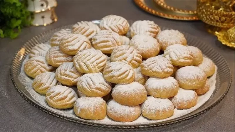 قبل ما تبدأ بالحلويات.. احذر تناول الكحك على معدة فارغة فى العيد