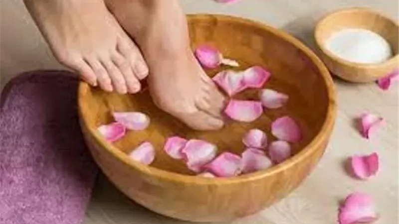 قبل العيد.. طريقة عمل الباديكير في المنزل