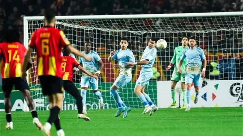ثلاثي الأهلي يفلت من عقوبة الإيقاف أمام الترجي