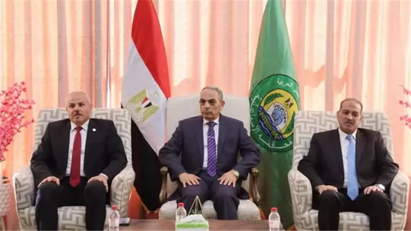 محافظ الإسماعيلية يستقبل المهنئين بعيد الفطر المُبارك