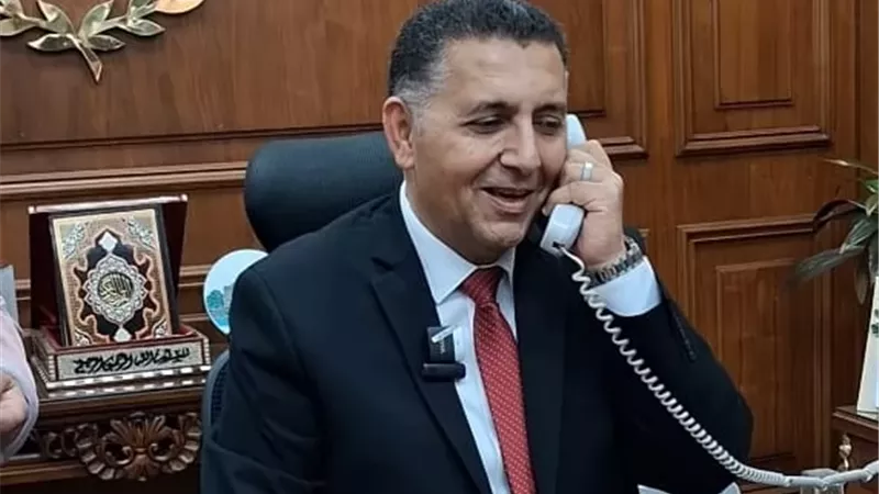 محافظ القليوبية يهنئ موظفة بجامعة بنها لفوزها بلقب الأم المثالية