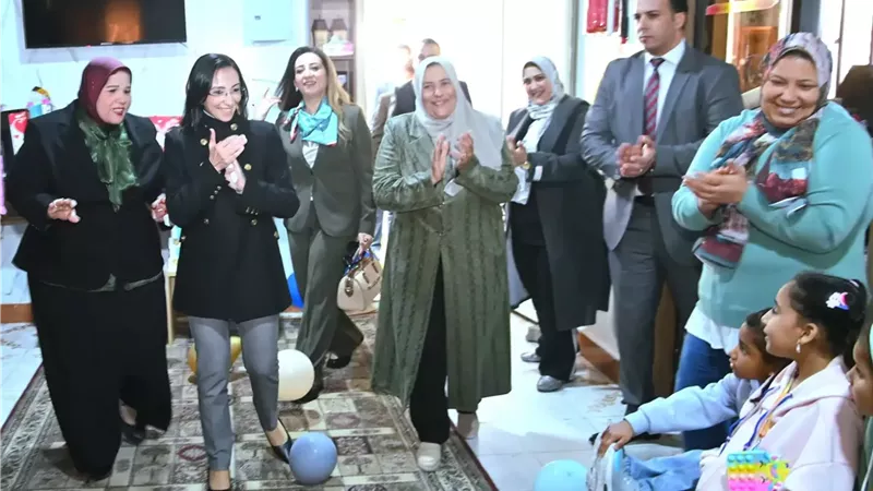 محافظ البحيرة تشارك دور الرعاية وكبار السن فرحة العيد
