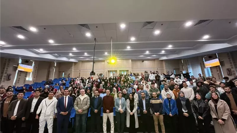 وزير التعليم العالي يستعرض تقريرًا حول أداء الجامعات التكنولوجية