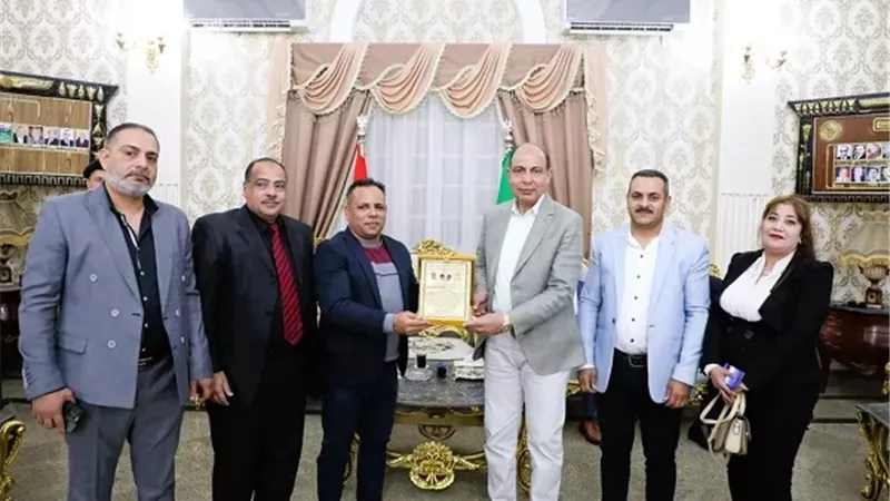 محافظ المنيا يستقبل المهنئين بعيد الفطر المبارك