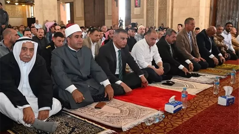 محافظ جنوب سيناء يؤدي صلاة الجمعة بمسجد المصطفى بشرم الشيخ