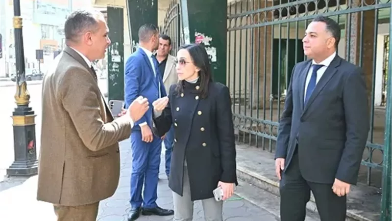 محافظ البحيرة تتفقد نظافة 3 شوارع بدمنهور