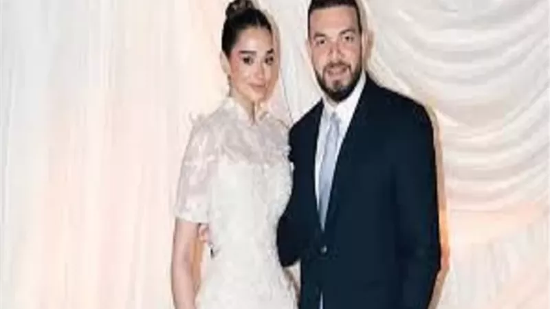 ملك أحمد زاهر تشارك جمهورها بصور خطبتها