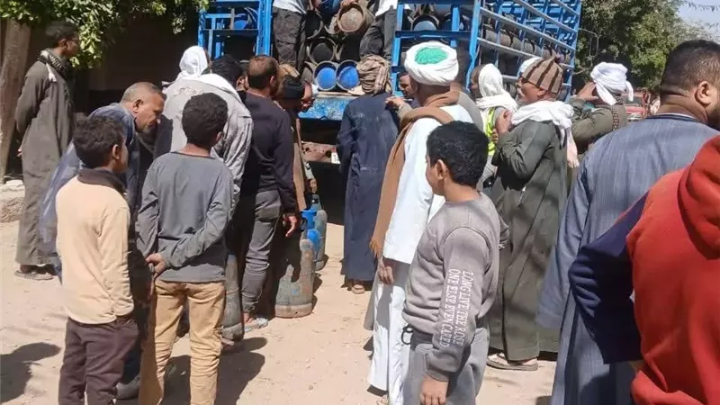 محافظ أسيوط: لا تهاون مع المخالفين و321 محضرًا حصيلة حملات مكثفة