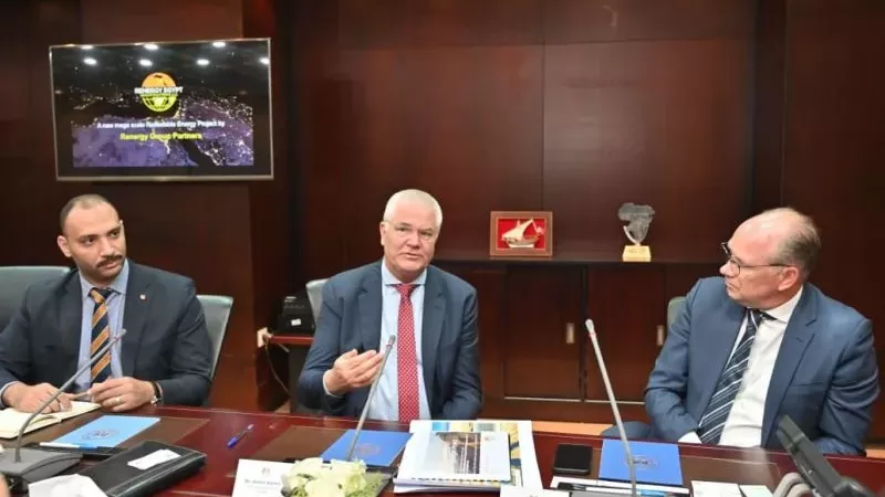 وزير الاستثمار يلتقي ممثلي تحالف رينيرجي جروب