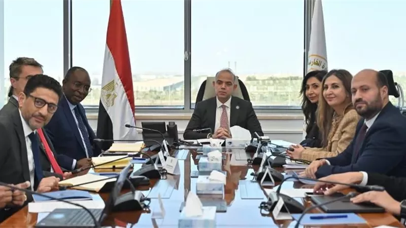 وزير الاستثمار يستعرض محاور تطوير البيئة الاستثمارية