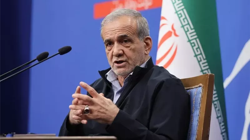 الرئيس الإيراني: مضيق هرمز مفتوح للجميع إلا من ينتهك الأراضي الإيرانية