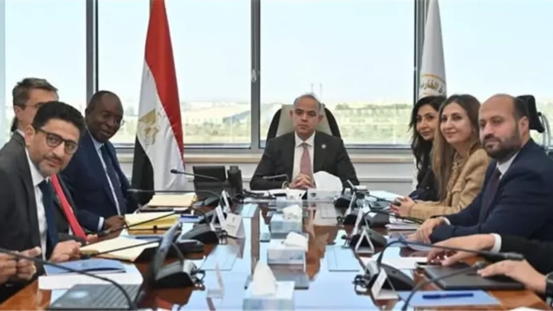 وزير الاستثمار يبحث تطوير البيئة الاستثمارية مع مؤسسة التمويل الدولية