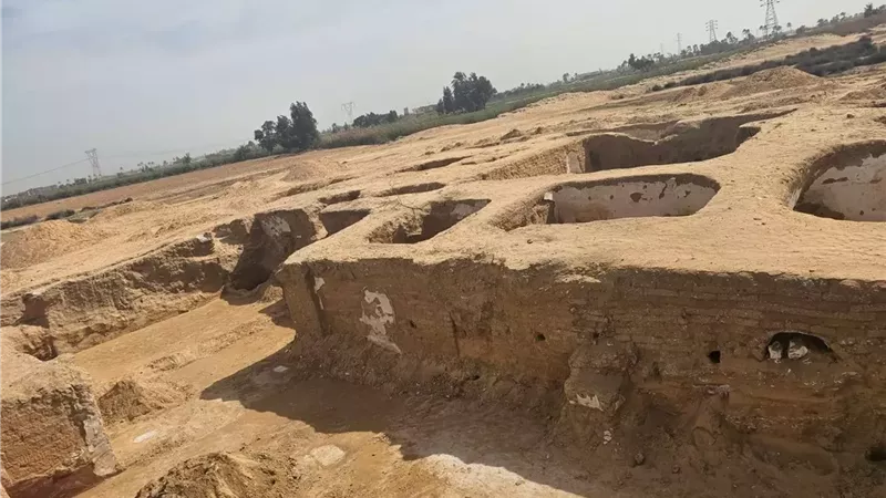الآثار تكشف مبنى أثريا يمثل بدايات الرهبنة القبطية في البحيرة