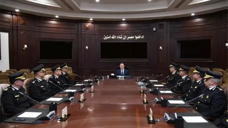 وزير الداخلية يستعرض خطط التأمين الشاملة تزامناً مع احتفالات عيد الفطر