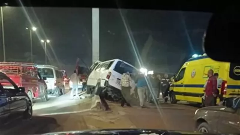 إصابة 14 في اصطدام ميكروباص بعمود إنارة بالإسكندرية