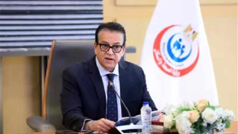 وزير الصحة يطمئن على توافر الأدوية والمستلزمات الطبية محليًا