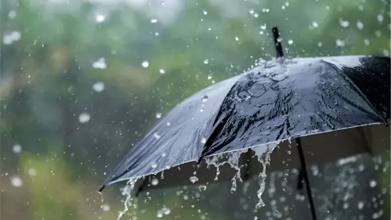 بدء سقوط الأمطار على مناطق متفرقة من الساحل الشمالي وسيناء