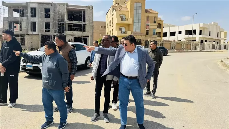 رئيس جهاز القاهرة الجديدة يقود حملة نظافة بامتداد غرب الجولف