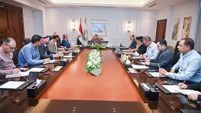 محافظ جنوب سيناء يعقد اجتماعا تنسيقيا