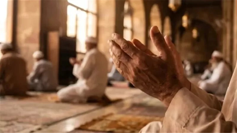 بر الوالدين.. السر الخفي لاستجابة الدعاء