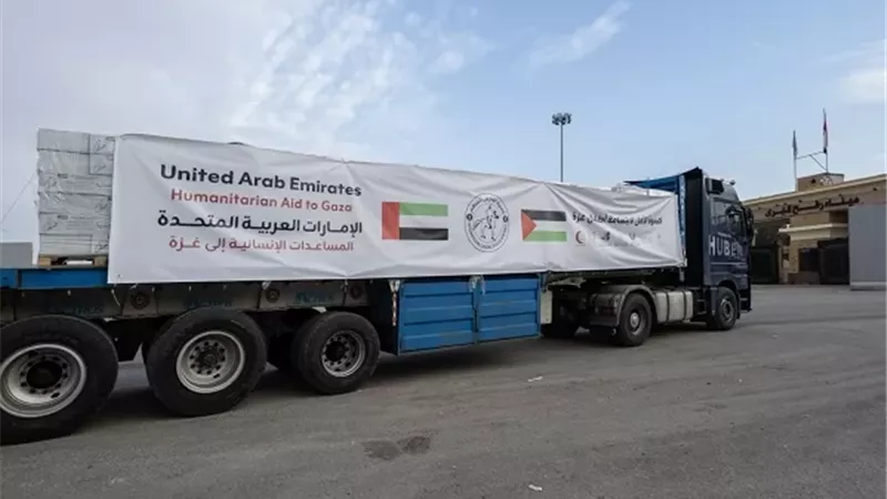 قوافل الأمل تصل غزة تحمل 270 طن ملابس للأطفال