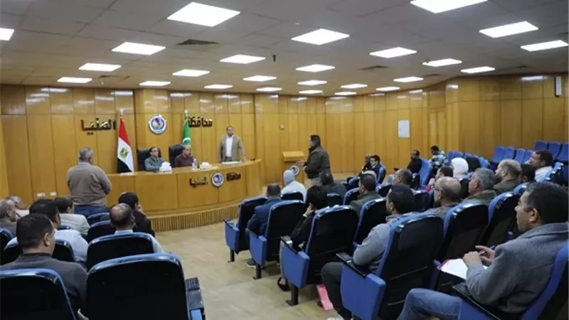محافظ المنيا:الأولوية للمشروعات الخدمية التى تمس المواطنين