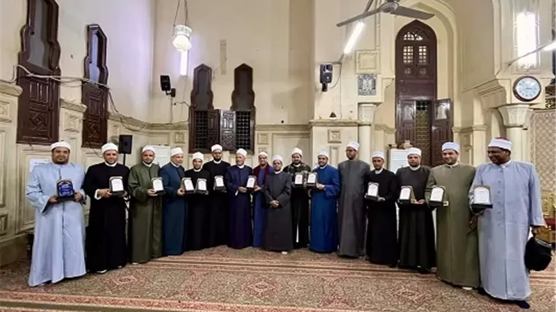 أوقاف قنا تكرم 25 إمامًا تقديرًا لجهودهم خلال شهر رمضان