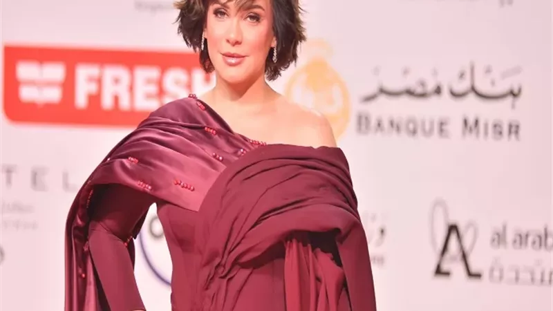 سلاف فواخرجي تحسم الجدل بشأن تجسيدها شخصية زوجة بشار الأسد بعمل فني