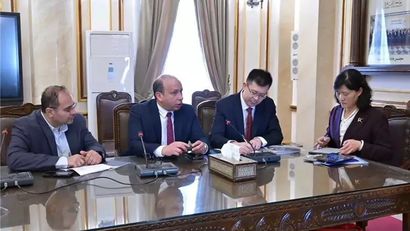 جامعة القاهرة تستقبل وفد جامعة بكين لتعزيز الشراكة الاستراتيجية