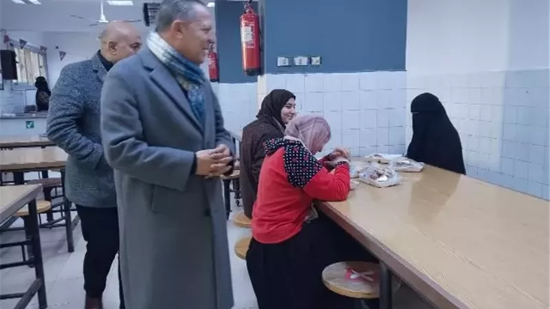رئيس جامعة دمياط يفاجئ المدينة الجامعية للطالبات