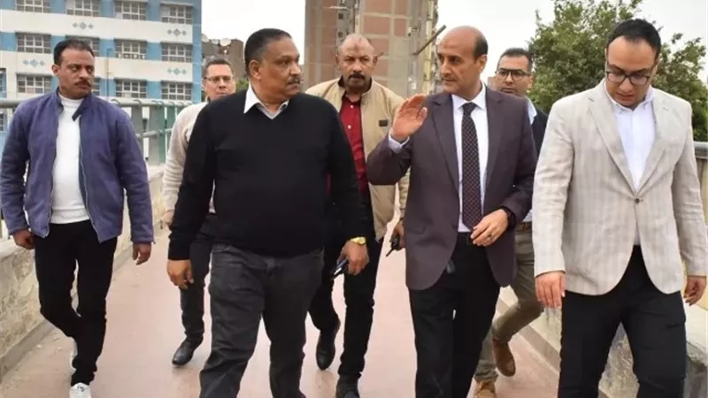 محافظ أسيوط يتفقد مسار إنشاء كوبرى علوى جديد لربط الشرق والغرب