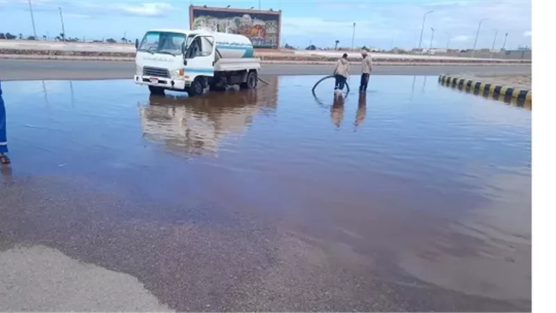 محافظ جنوب سيناء يطمئن على فتح جميع الطرق وعودةالحياة الى طبيعتها