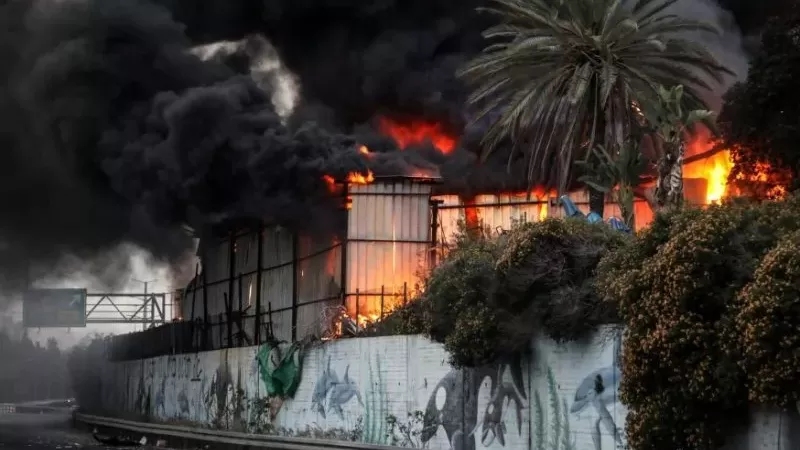 الدفاع المدني البحريني يسيطر على حريق في منشأة استهدفتها إيران